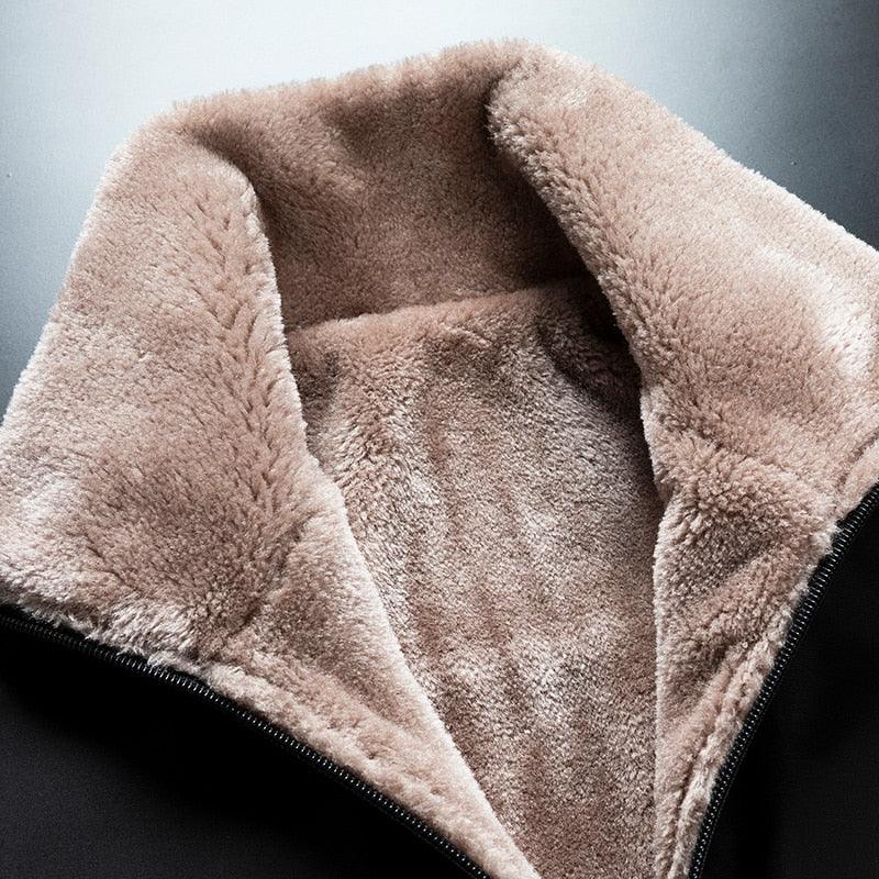 Men’s Winter Windproof Thick Fleece Jacket for Outdoor Hiking Use