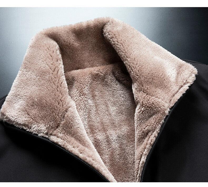Men’s Winter Windproof Thick Fleece Jacket for Outdoor Hiking Use
